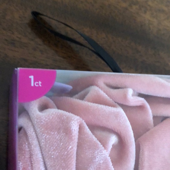 NWT Scrunchie Set of  2 Pink -1-velvet and 1-tulle hair accessories - Picture 8 of 16